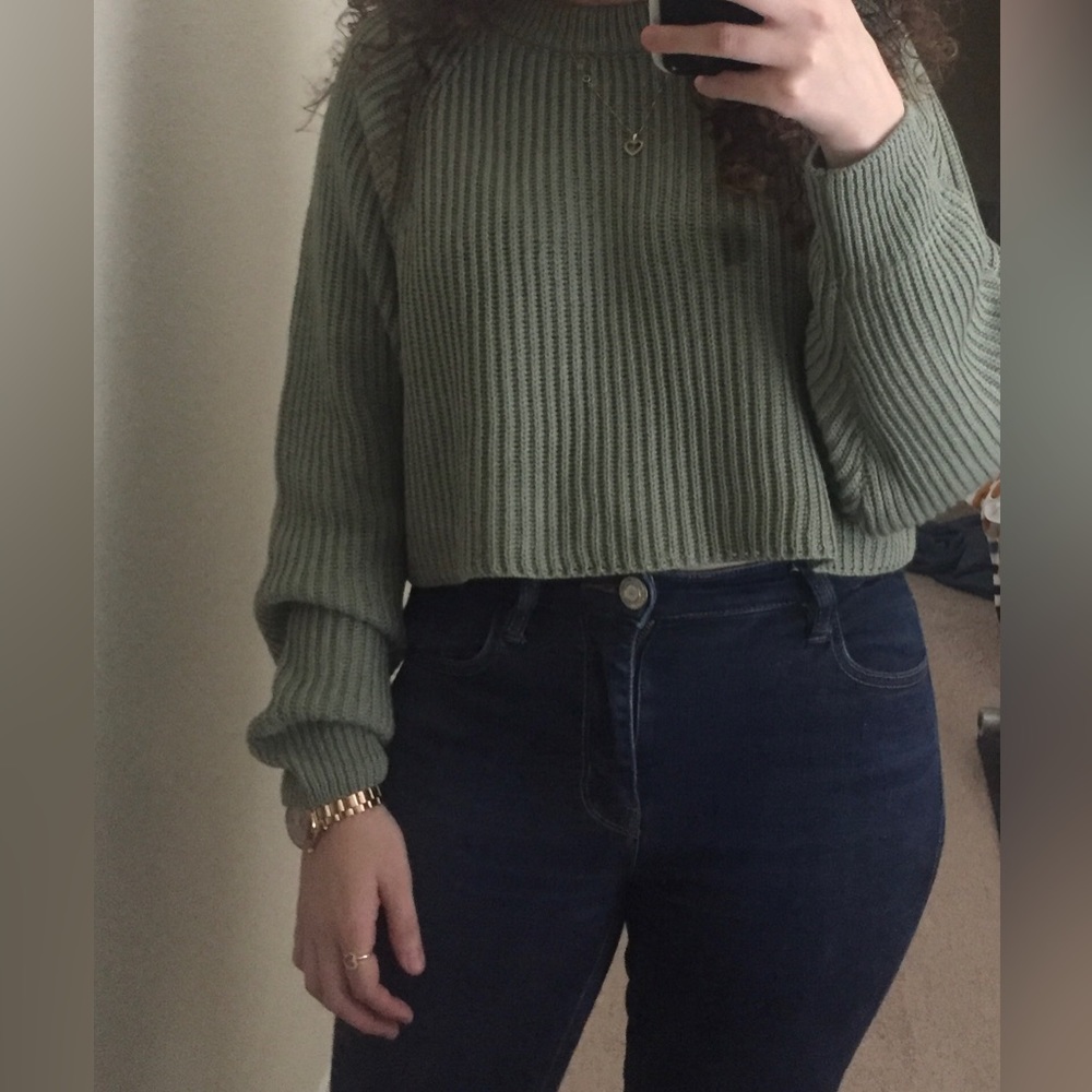 Lulus olive green cropped sweater